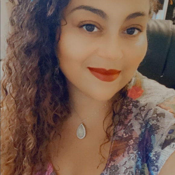 Meet your Posher, Rosalind - Picture 2 of 6